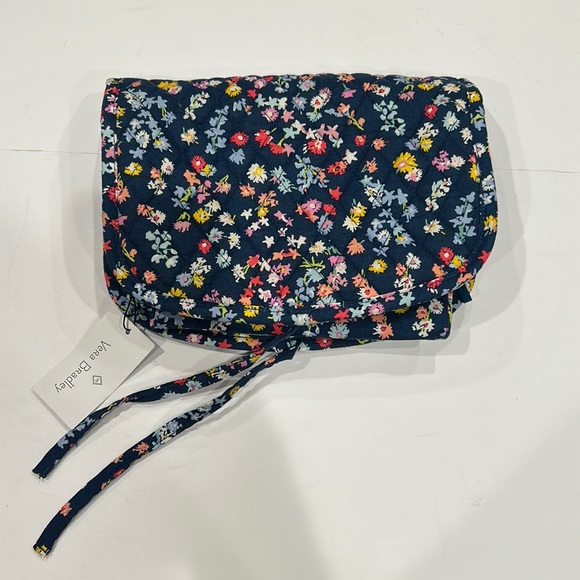 Vera Bradley Medium Travel Organizer Navy Floral Quilted New with Tags - Picture 2 of 3